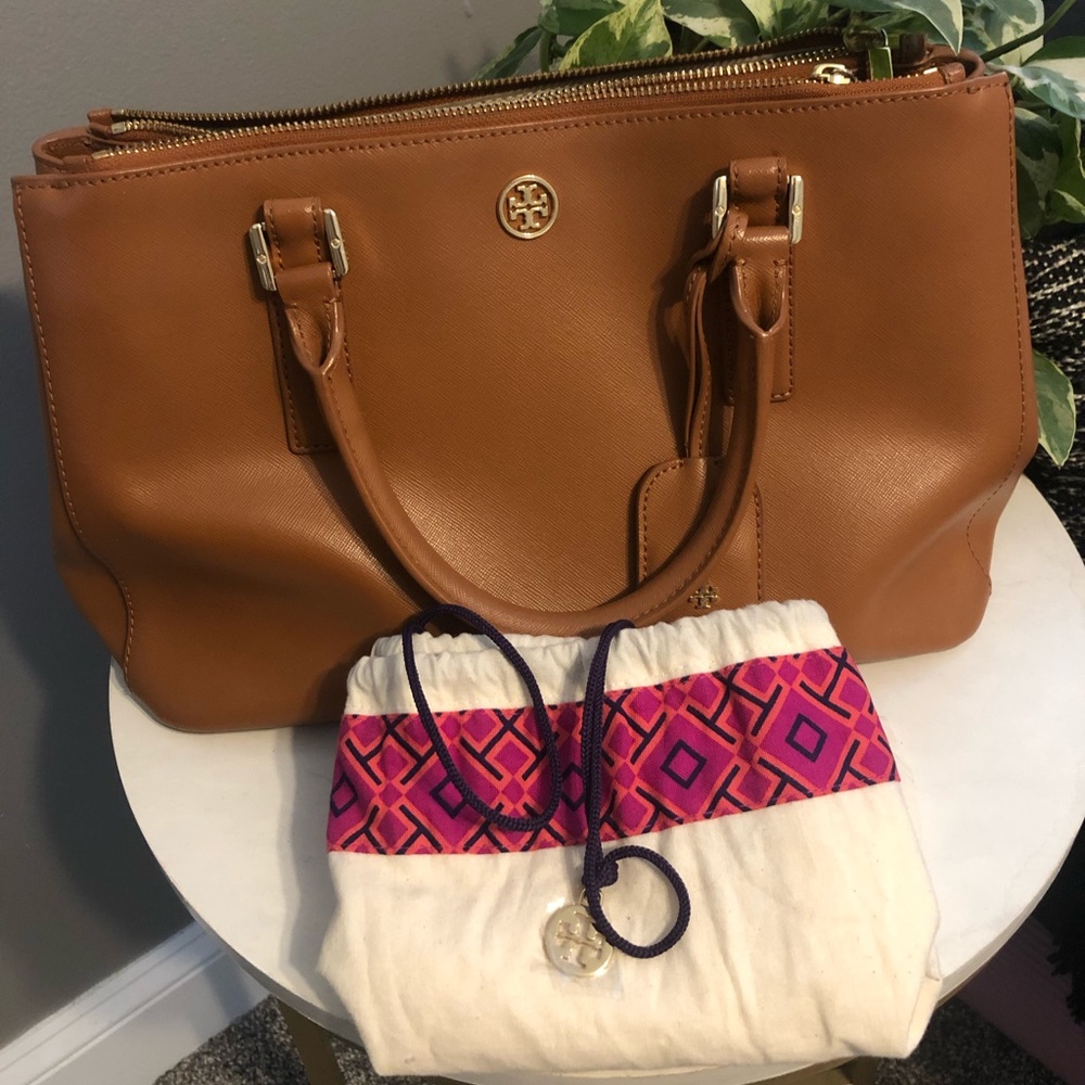 Tory Burch tan Robinson purse